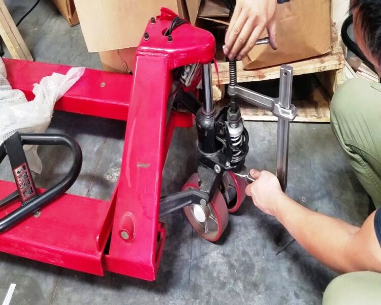 Sửa chữa xe nâng thủy lực