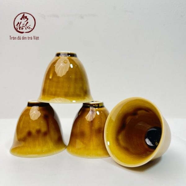 Chén men Hoàng Lưu Ly