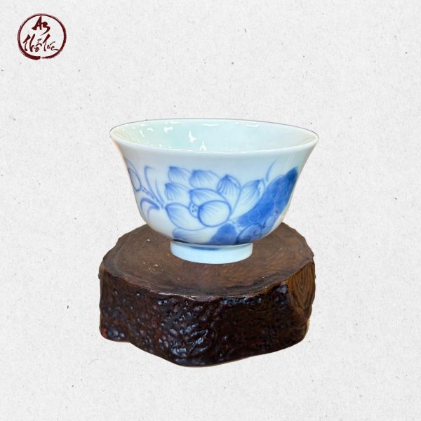 Chén trà sứ vuốt vẽ tay