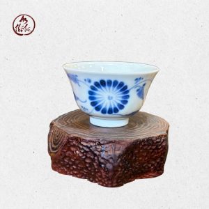 Chén trà sứ vuốt vẽ tay