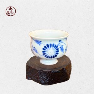 Chén trà sứ vuốt vẽ tay