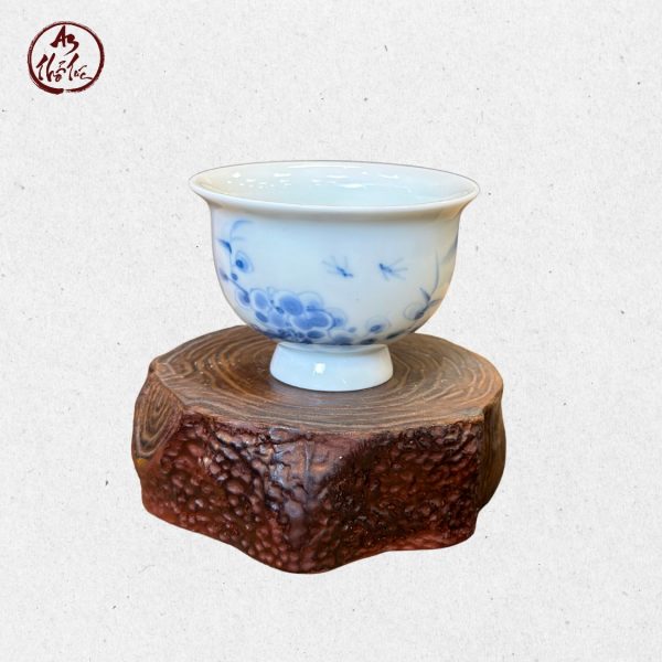 Chén trà sứ vuốt vẽ tay