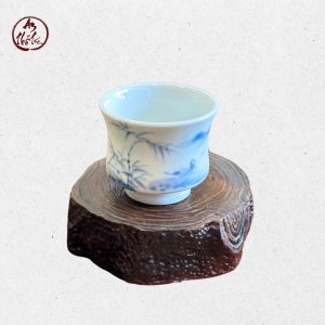 Chén trà sứ vuốt vẽ tay