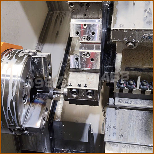 Máy tiện CNC