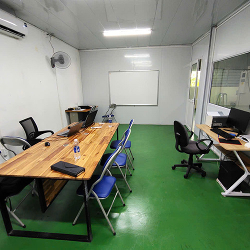 Máy tiện CNC
