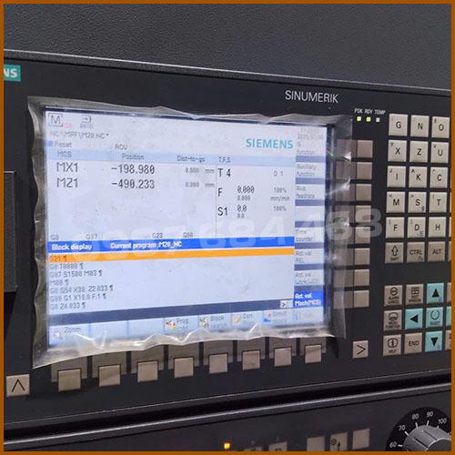 Máy tiện CNC