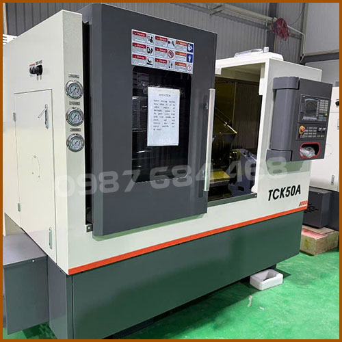 Máy tiện CNC