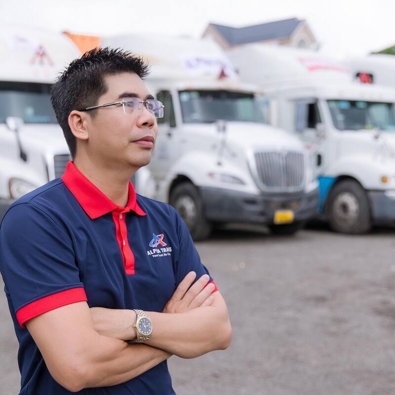 Hình ảnh đội ngũ nhân viên công ty Vận Tải Alphatrans