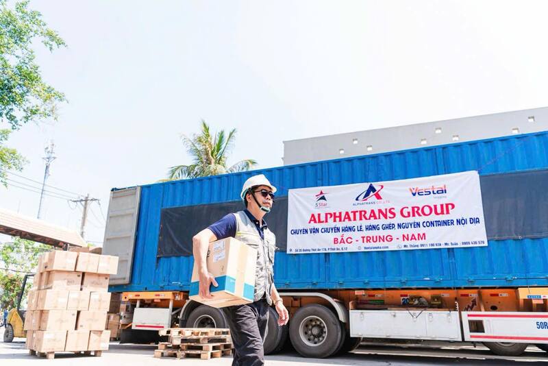 Hình ảnh đội ngũ nhân viên công ty Vận Tải Alphatrans
