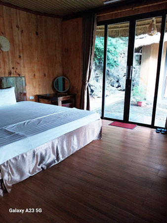 Phòng 1 giường lớn - View núi - Tràng An Royal - Hộ Kinh Doanh Phạm Phương Dung