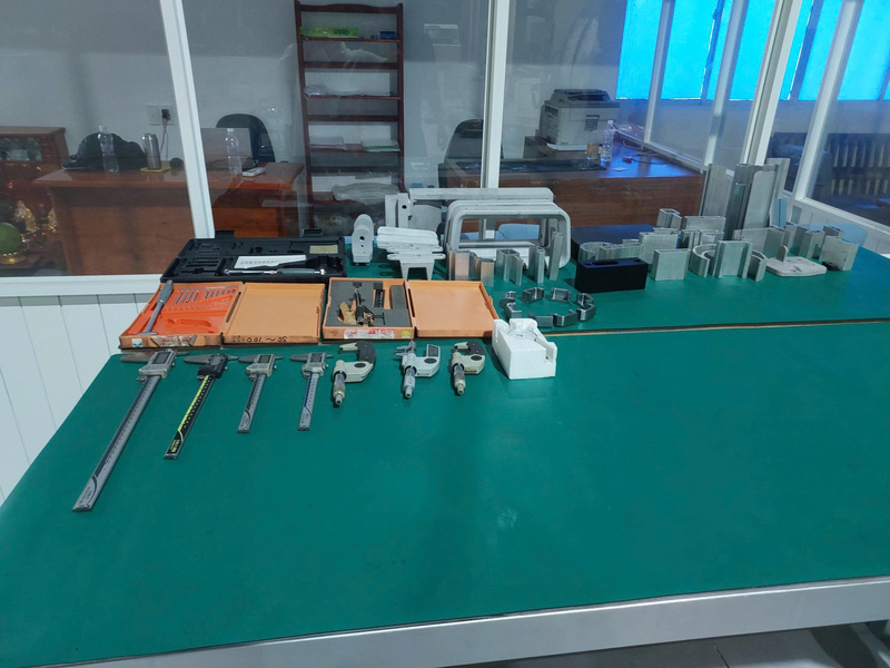 Gia công tiện miết CNC