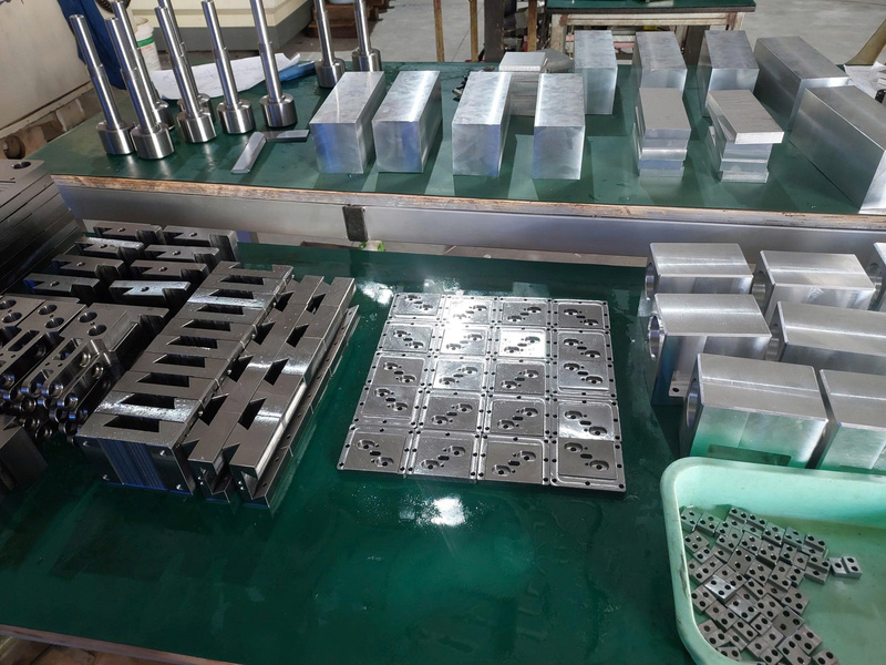 Gia công tiện miết CNC