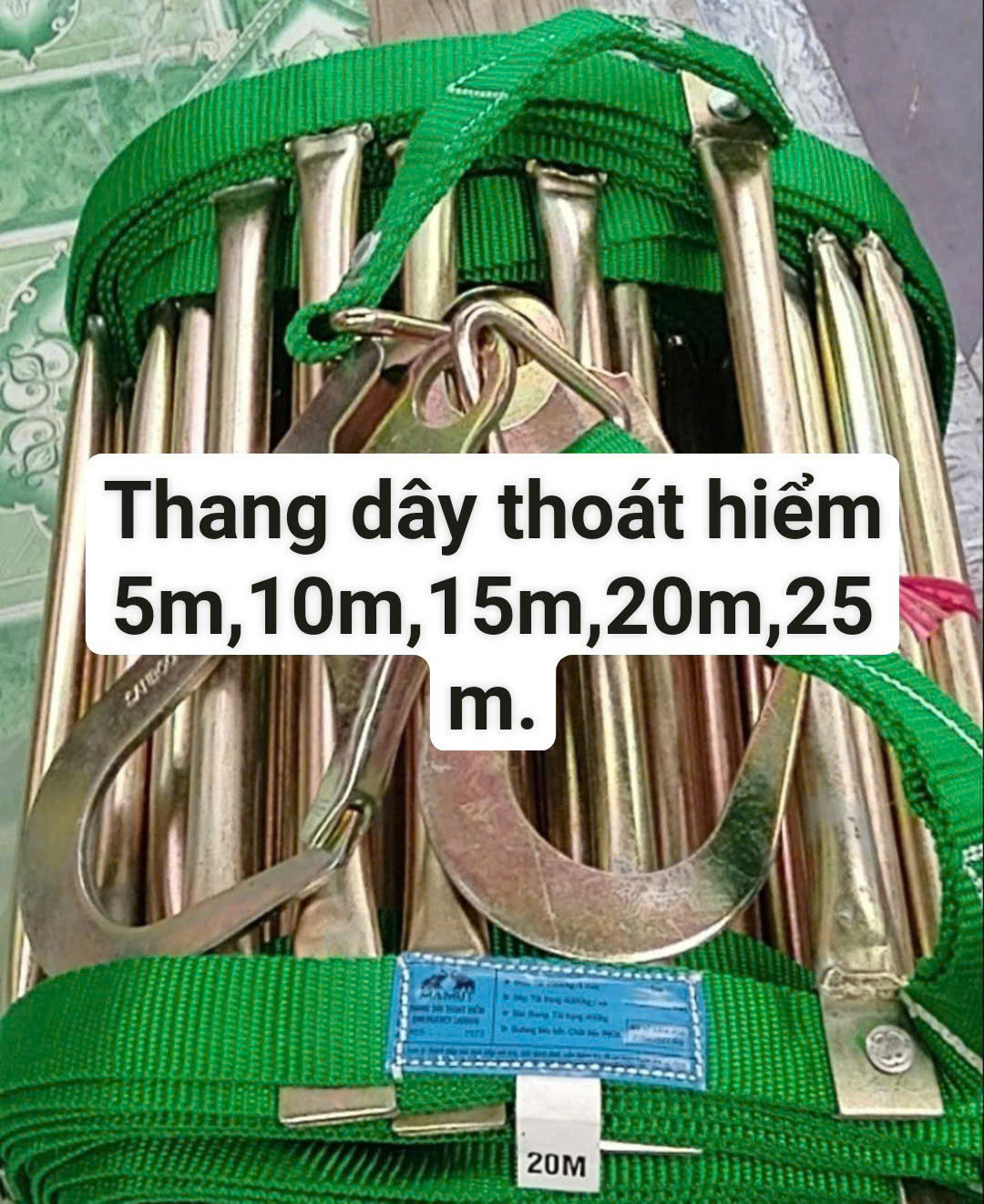 Thang dây thoát hiểm