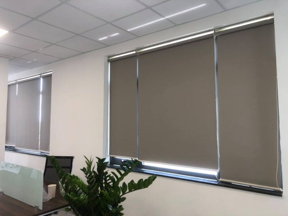 Rèm cuốn văn phòng kéo dây