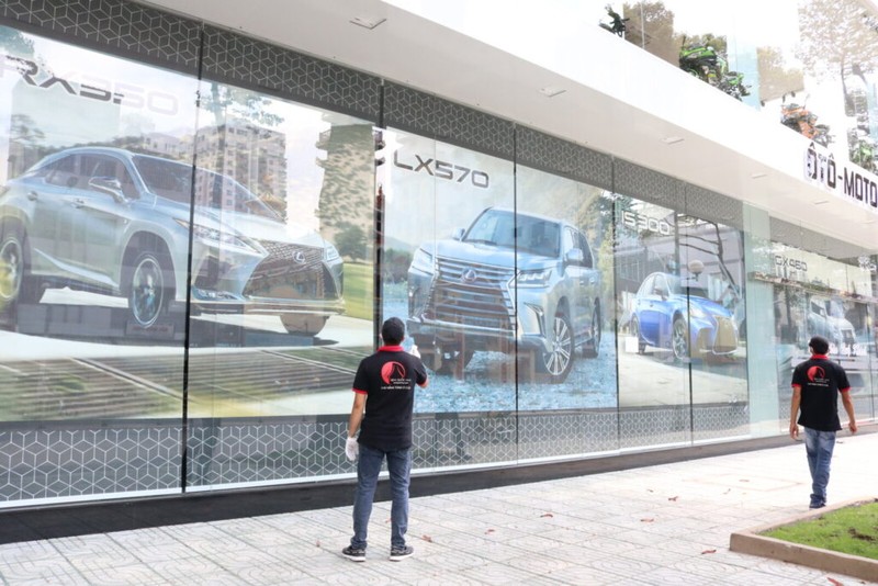 Rèm tự động showroom in hình