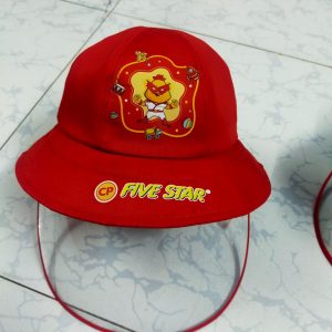 Mũ vành có gắn kính chắn