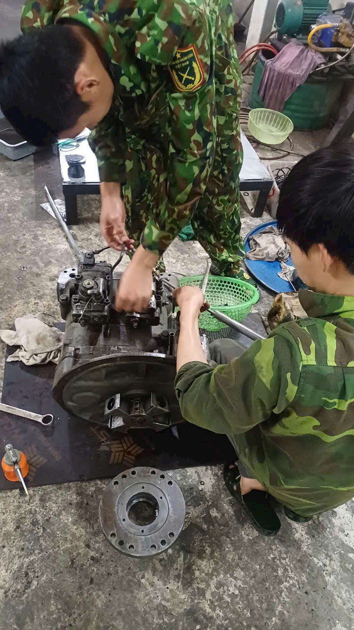 Dịch vụ sửa chữa máy xúc - Sửa Chữa Máy Xúc Khánh Nguyên - Công Ty TNHH Máy Công Trình Khánh Nguyên