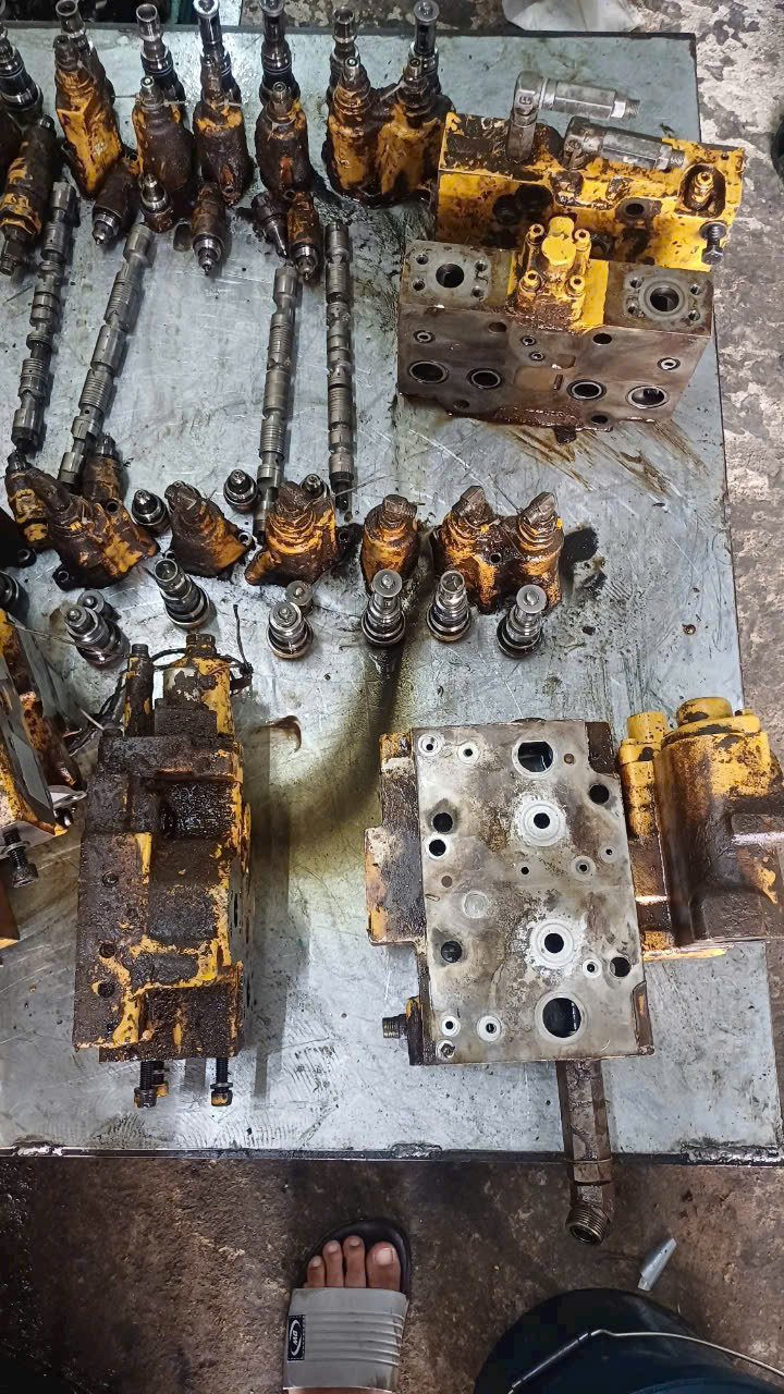 Dịch vụ sửa chữa máy xúc - Sửa Chữa Máy Xúc Khánh Nguyên - Công Ty TNHH Máy Công Trình Khánh Nguyên