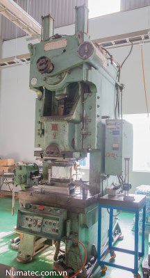 Máy dập 75 tấn