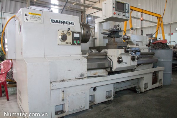 Máy tiện Dainichi
