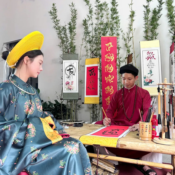 Dịch vụ cho thuê Ông Đồ viết thư pháp - Dịch Vụ Ông Đồ Tịnh Hà - Công Ty TNHH Thương Mại & Dịch Vụ Tịnh Hà