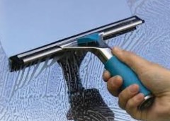 Dịch vụ lau kính và vệ sinh nhà cao tầng