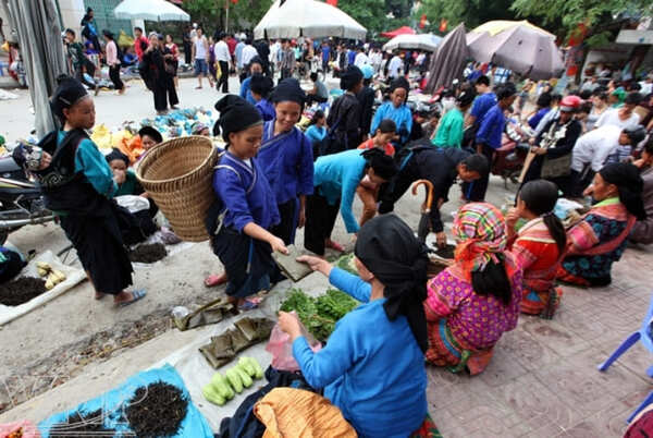 Chợ phiên Hoàng Su Phì - Loop Tours - Công Ty TNHH Thương Mại Và Đầu Tư An Nhiên Group
