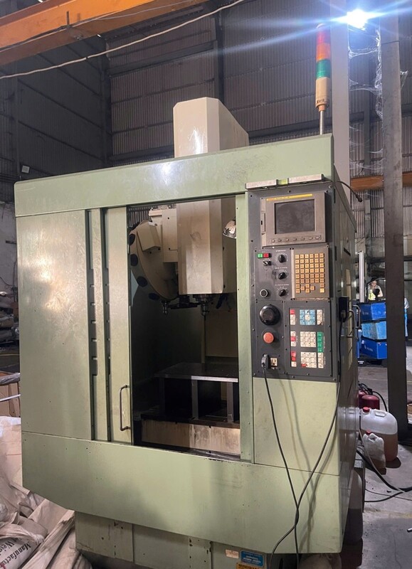 Máy phay đứng CNC