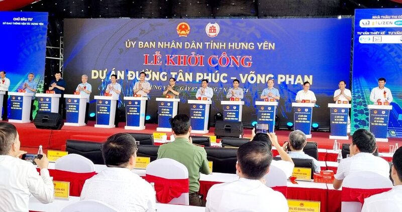 Cọc tre công trình làm đường Tân Phúc - Võng Phan