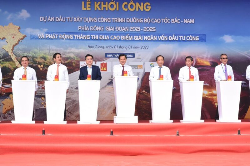 Cọc tre thi công dự án tuyến đường cao tốc Bắc - Nam