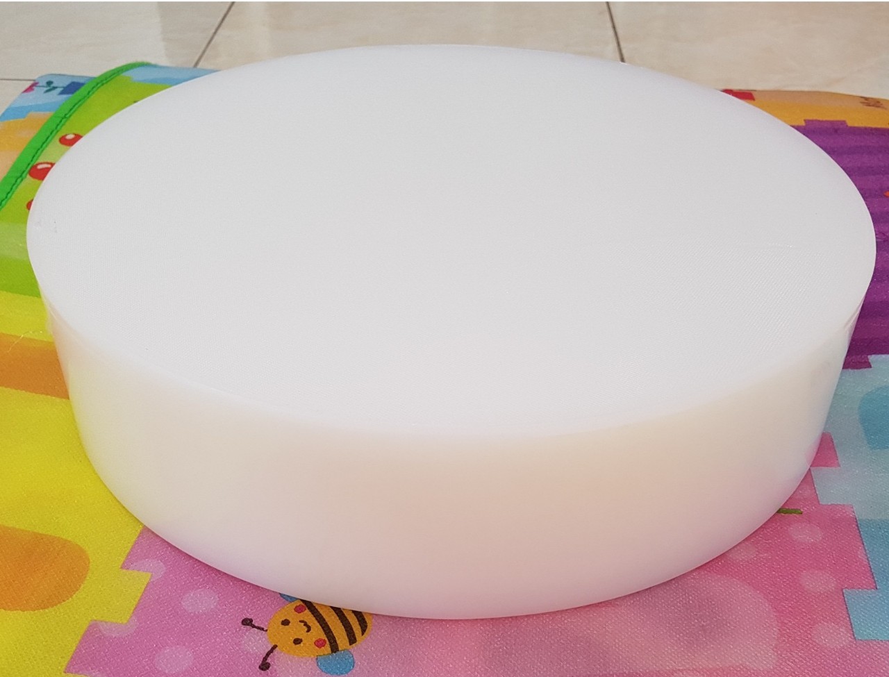 Thớt nhựa tròn 50cm dày 10cm - Nhựa Công Nghiệp Thiên Ân Plastic - Công Ty TNHH Sản Xuất Công Nghiệp Thiên Ân Plastic