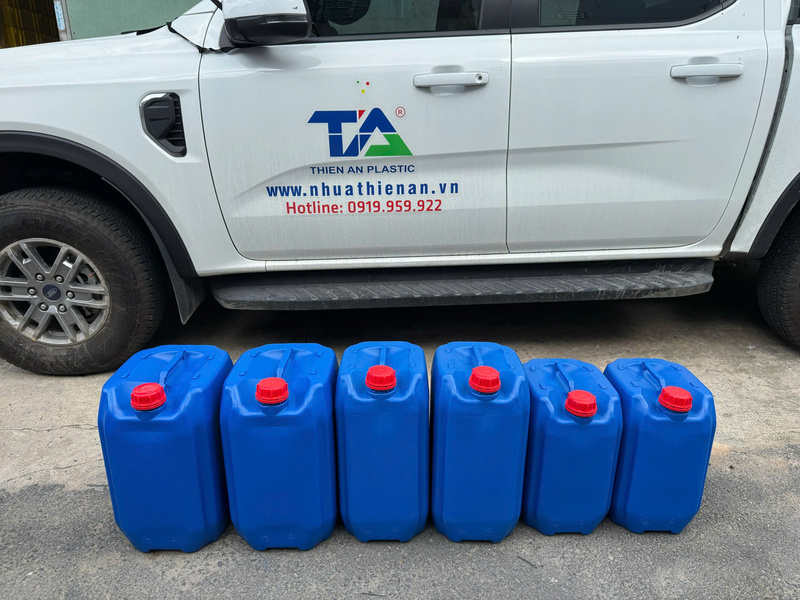 Can nhựa đựng hóa chất