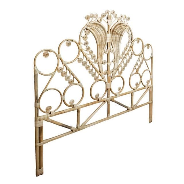 Đầu giường mây trang trí với thiết kế hoa văn uốn lượn - FurniCrafts - Nhà Sản Xuất Nội Thất Mây