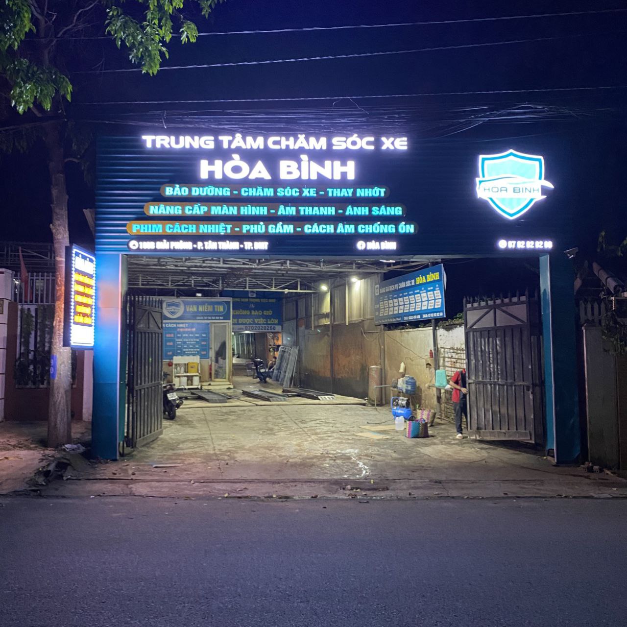 Bảng tôn chữ nổi