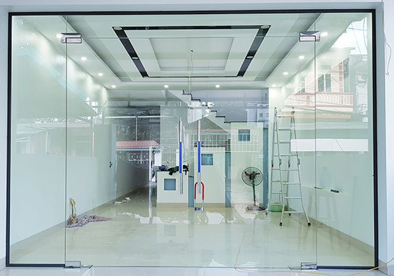 Cửa kính cường lực - Cửa Nhôm Kính Việt Nha Trang - Công Ty TNHH Dịch Vụ Thương Mại Và Vận Tải Việt Nha Trang