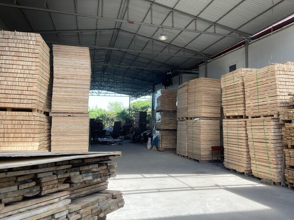Hình ảnh công ty Pallet Gỗ Bình Gia - Pallet Gỗ Thông Bình Gia - Công Ty TNHH Sản Xuất Và DVTM Bình Gia