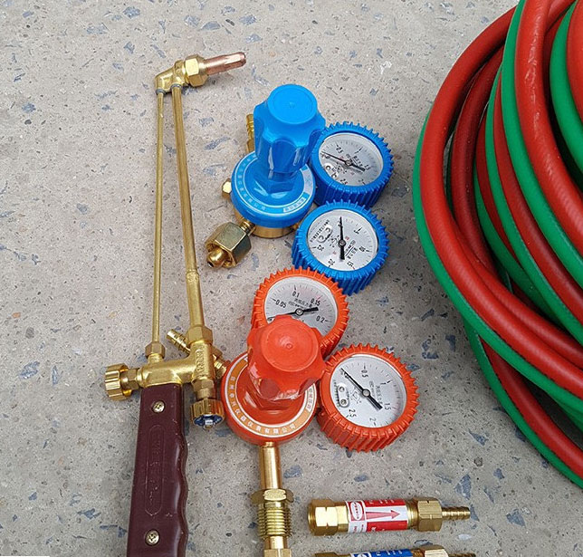 Tay cắt oxy gas - Khí Công Nghiệp Việt Nha Trang - Công Ty TNHH Dịch Vụ Thương Mại Và Vận Tải Việt Nha Trang