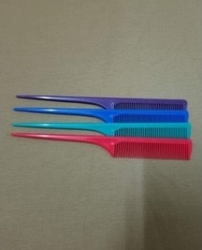 Lược nhựa đuôi nhọn