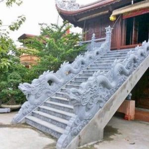 Bậc thềm đá nhà thờ họ