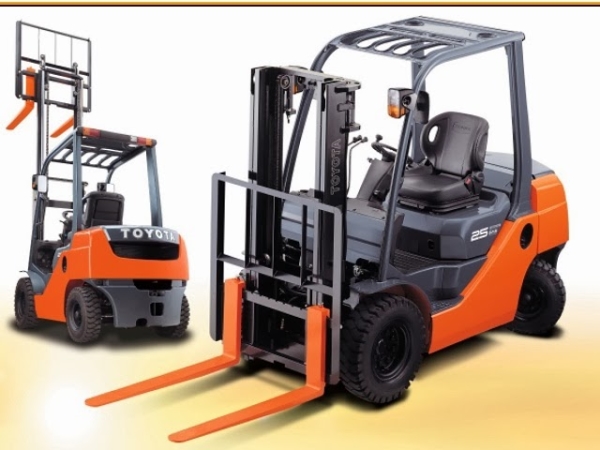 Xe nâng dầu - Xe Nâng Tay Phúc Minh - Công Ty TNHH Thương Mại Dịch Vụ Kỹ Thuật Xe Nâng Phúc Minh