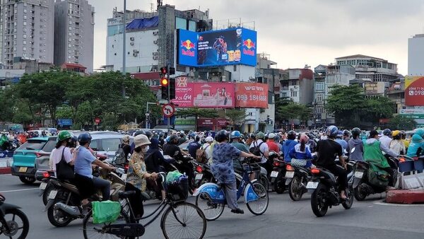 Chiến dịch quảng cáo Redbull tại màn hình LED Ô Chợ Dừa