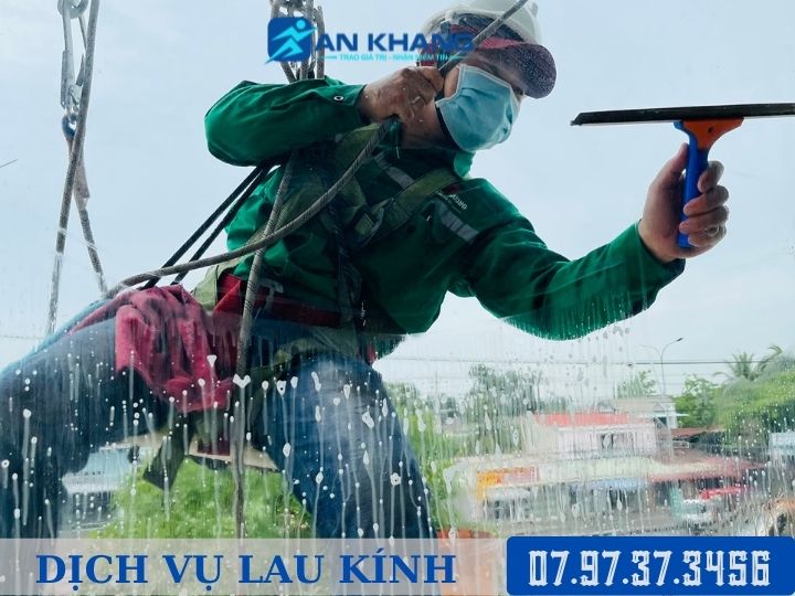 Dịch vụ lau kính