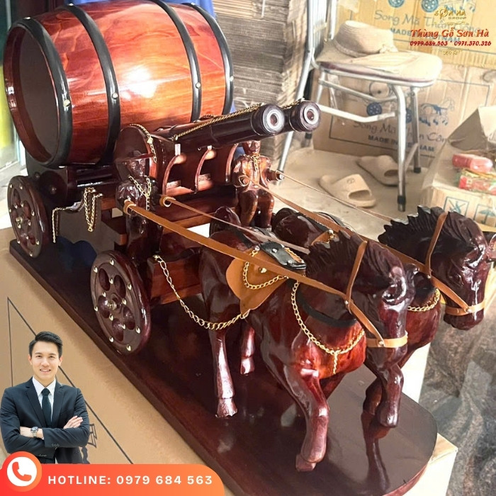 Ngựa đôi kéo thùng rượu và người trang trí