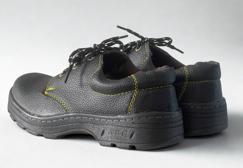 Giày bảo hộ lao động - Bảo Hộ Lao Động Tùng Phát Lộc - Công Ty TNHH Đầu Tư Và Thương Mại Tùng Phát Lộc