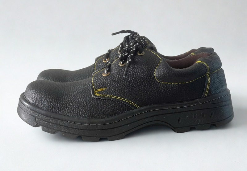 Giày bảo hộ lao động - Bảo Hộ Lao Động Tùng Phát Lộc - Công Ty TNHH Đầu Tư Và Thương Mại Tùng Phát Lộc