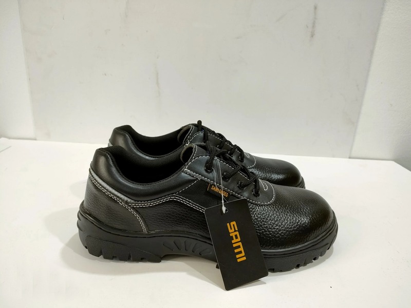 Giày bảo hộ lao động - Bảo Hộ Lao Động Tùng Phát Lộc - Công Ty TNHH Đầu Tư Và Thương Mại Tùng Phát Lộc