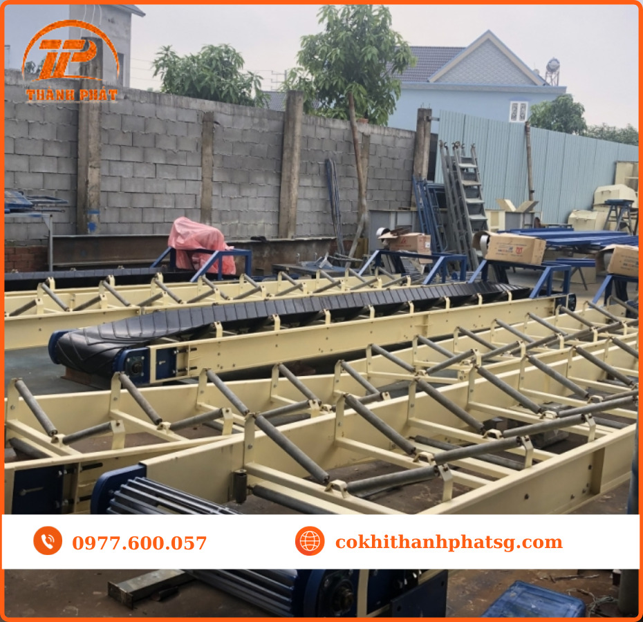 Băng tải lòng máng