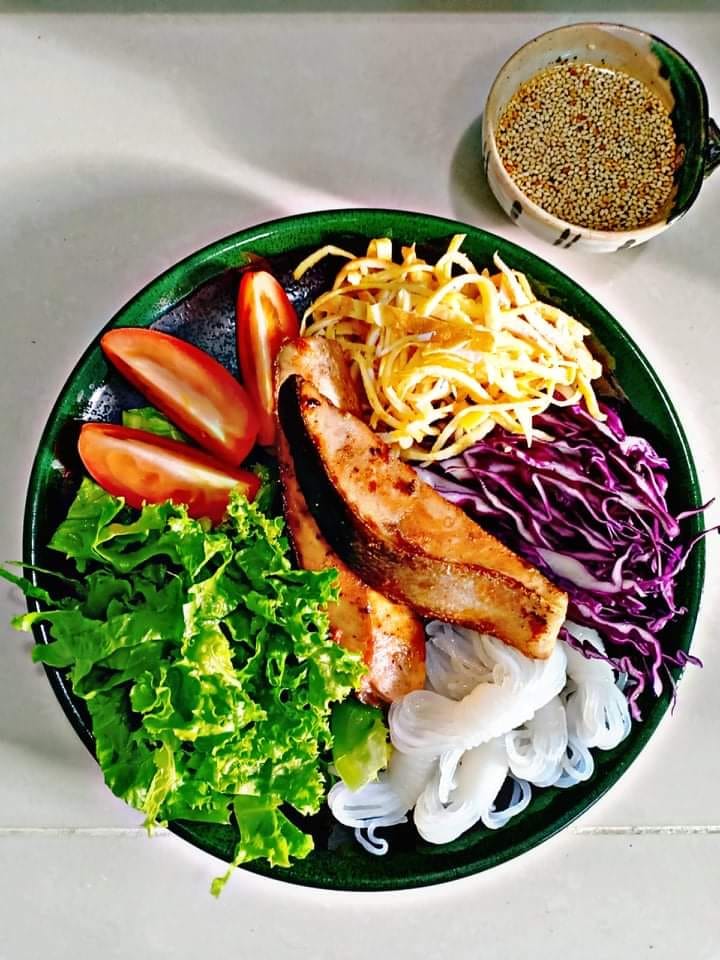 Salad mì
