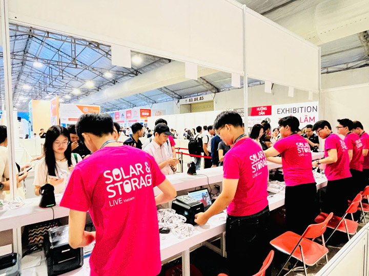 Giải pháp Check-in QR Code cho hơn 9.000 khách tại Solar & Storage Live Vietnam 2026