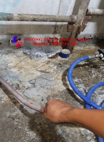 Bơm vữa phục hồi bê tông nền hầm